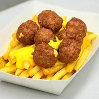 Polpettine con patatine fritte e cheddar