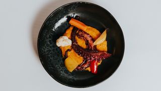 Polpo arrostito, crema di zucca e giardiniera di Giovanni