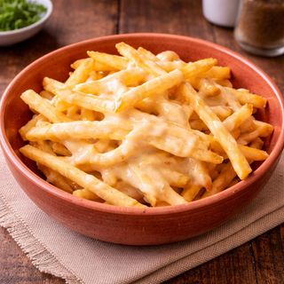 Pomfrit sa rastopljenim sirom