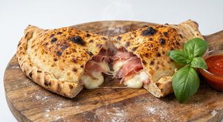 Calzone prosciutto crudo e mozzarella