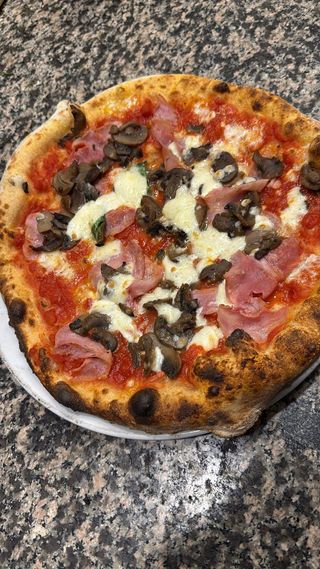 Prosciutto e funghi