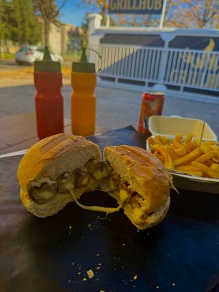 Punjeni ćevapi u lepinji