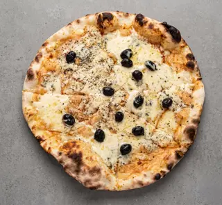 Srednja Quattro Formaggio pizza