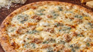 Pizza tonda  quattro formaggi