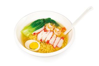 325. Ramen in brodo con frutti di mare