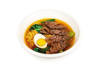 326. Ramen in brodo con manzo