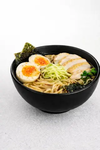 Рамён с курицей (600г)