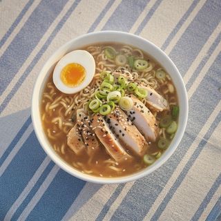 Рамен с курицей (580г)