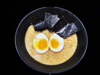 Рамен сливочный с яйцом (600г)