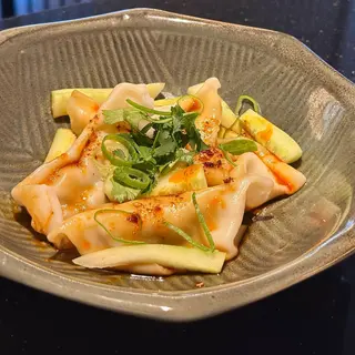 Ravioli di carne in salsa piccante 4 pezzi