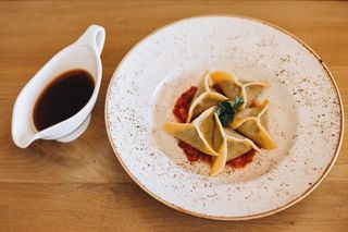 Ručno rađeni Ravioli sa Pekinškom patkom i domaćom supom 300g