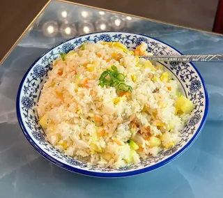 Riso con ananas e gamberi