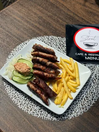 Rolovani ćevapi u slanini