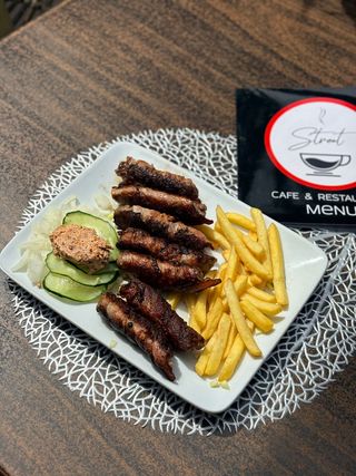Rolovani ćevapi u slanini