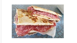 Salame, brie