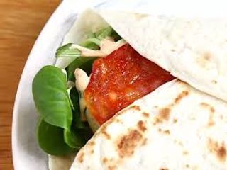 13 - Salame piccante, pecorino, pomodoro, salsa ai funghi