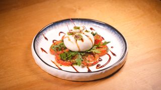 Салат с бурратой (250г)