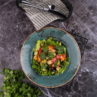 Салат с хрустящими баклажанами (350г)