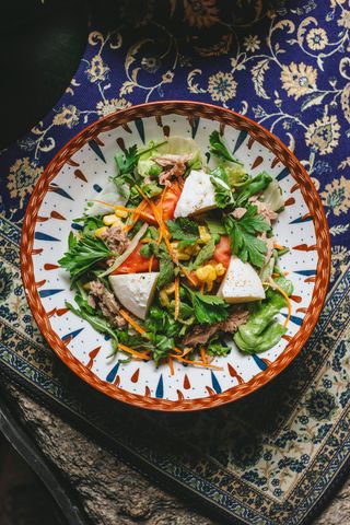 Салат с тунцом и моцареллой (350г)