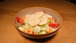 Салат цезарь с креветками (200г)