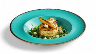  Salata sa pečenim kozijim sirom i kruškom