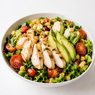 Fit salata s piletinom i avokadom