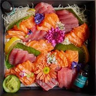 Salmon / tuna sashimi