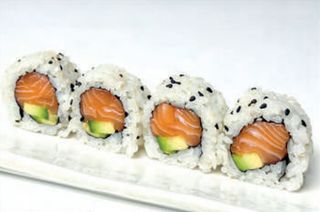 U09. Salmone avocado maki