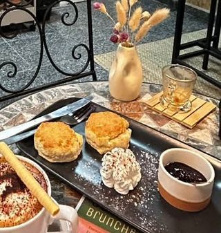 Scones com Compota