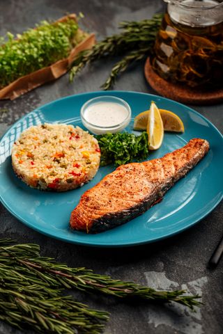 Семга с рисом и овощами (380г)