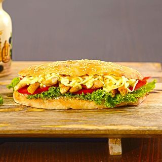 Sendvič sa hrskavom piletinom 500g