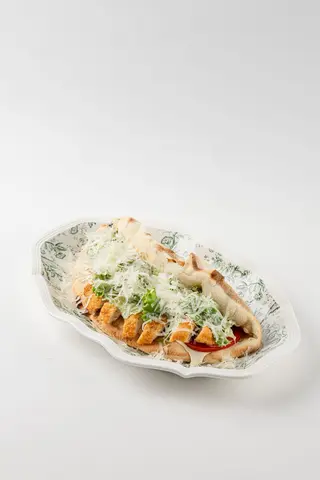 Сэндвич с копченой курицей и соусом айоли (240г)