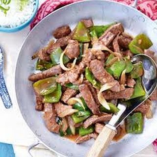 Sizzling lamb with green onion & snow peas