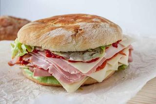 Sendvič sa pršutom