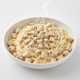 Спагетти карбонара с курицей (320г)