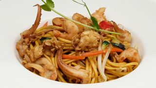 Spaghetti con frutti di mare misti