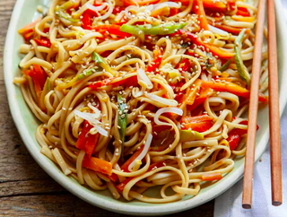 Spaghetti con verdura alla thailandese