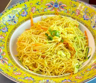 Spaghetti di riso con curry