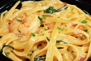 Spaghetti com Gamberi e Spinaci