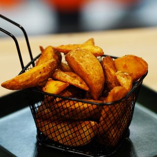 Spicy potato fries