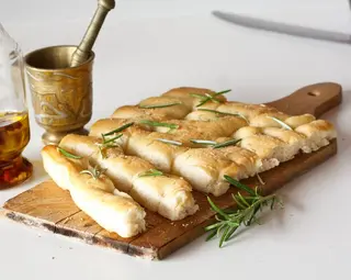Striscette di focaccina calda