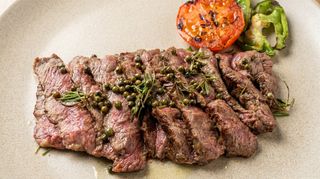 Tagliata al pepe verde e rosmarino