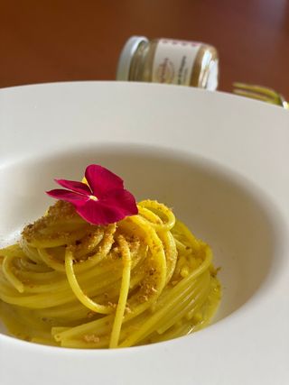 Tagliolini burro allo zafferano e scorza di limone e bottarga di tonno
