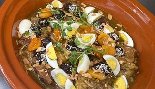 Tajine di manzo e prugne in agrodolce