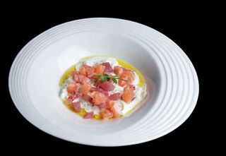 139.Tartare di burrata con pesce misto