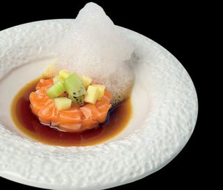 131.Tartare love salmone