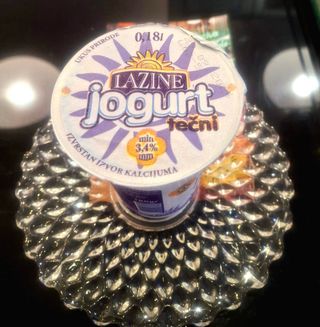 Tečni jogurt sa 3,4% m.m. 180 g