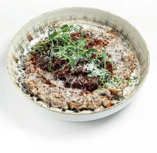 Телячьи щёчки с грибами гречетто (370г)