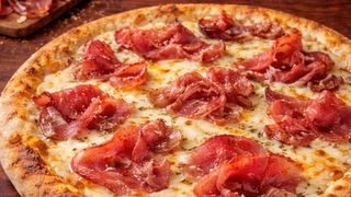 Pizza tonda  tirolese