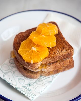Toast con confettura di arance e zenzero